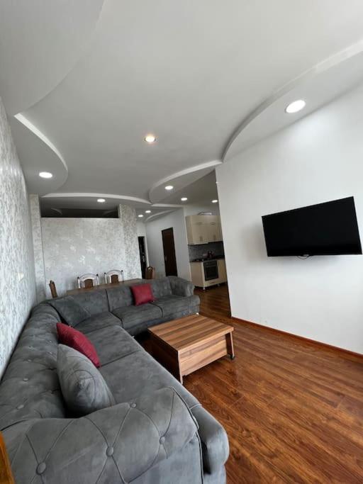 Апартаменти Lovely 2-bedroom Unit In *