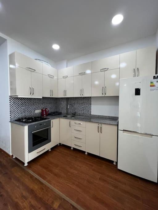Lovely 2-bedroom Unit In * Батумі
