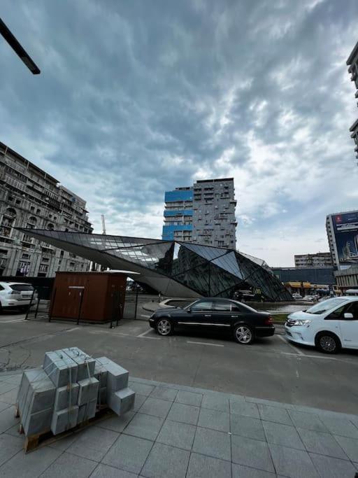 Апартаменти Lovely 2-bedroom Unit In *